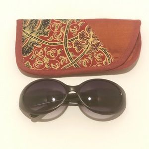 Steve Madden Women’s Sunglasses with case